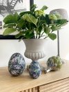Dekoracyjne jajko Belldeco Fiore Blue wys. 10 cm