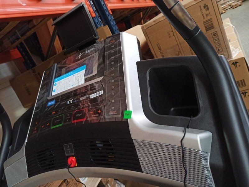 Powystawowa bieżnia Incline Trainer X7i + Roczne członkostwo iFit