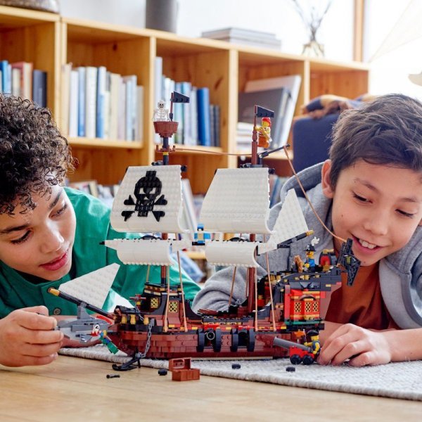 LEGO Creator 31109 Statek piracki