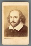 [SHAKESPEARE William]. [187-]. Fotografia form. 8x5,5 cm na podkładzie form. 10,2x6,2 cm nieznanego autorstwa.