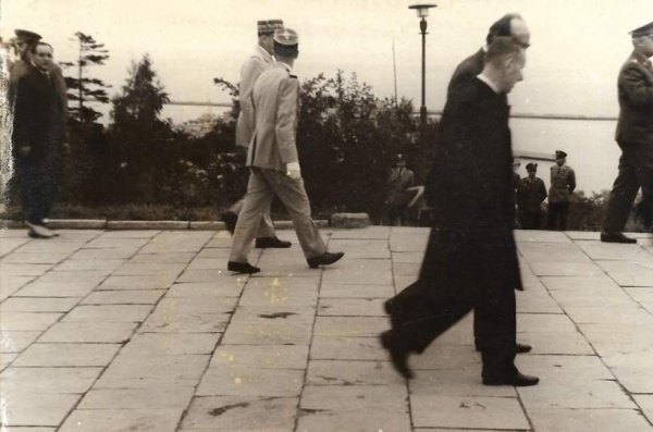 [Charles de Gaulle]. Wizyta generała w Polsce - fotografie sytuacyjne]. [10 IX 1967]