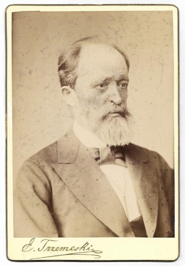[FOTOGRAFIA portretowa - mężczyzna - ujęcie w formacie gabinetowym].