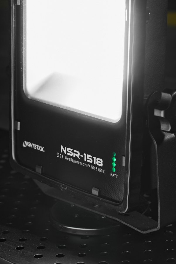 Nightstick NSR-1518 – akumulatorowa najaśnica LED 12 500 lm