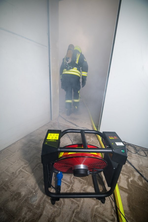 SuperVac V16-BL AKUMULATOROWY WENTYLATOR ODDYMIAJĄCY
