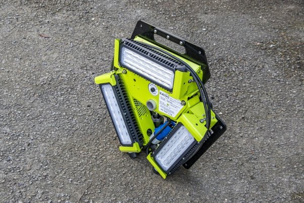 Zestaw Najaśnica K41 S1 + statyw aluminiowy–oświetlenie pola akcji 92 000 lm 