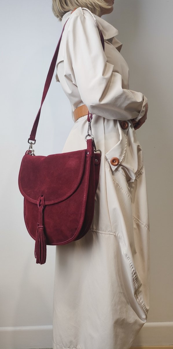 Zamszowa bordowa listonoszka torebka z frędzlem