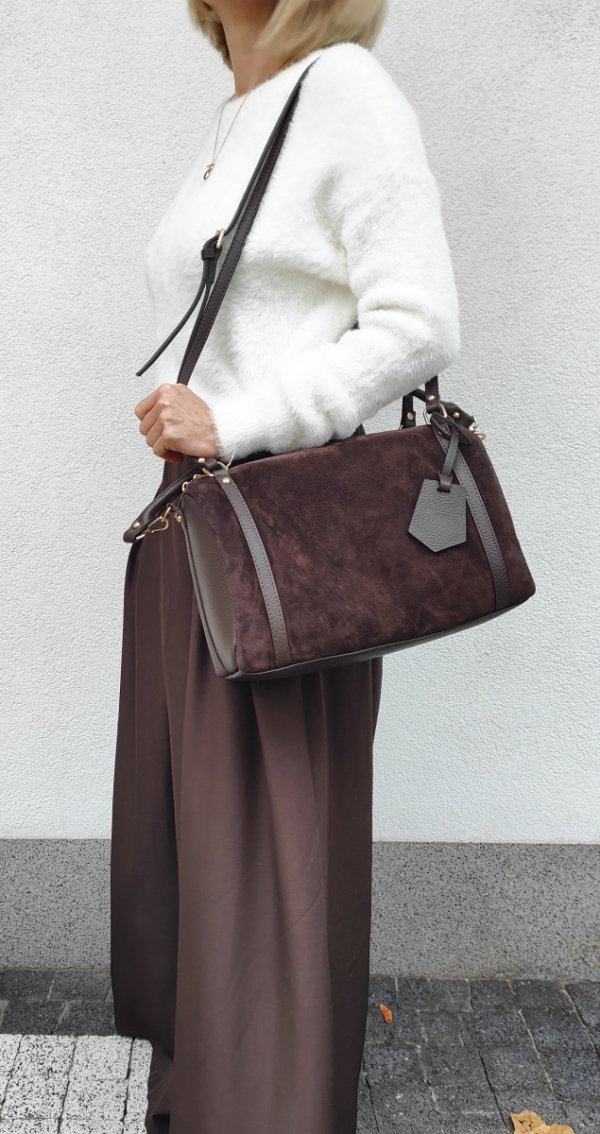 Czekoladowa zamszowa ponadczasowa torebka kuferek