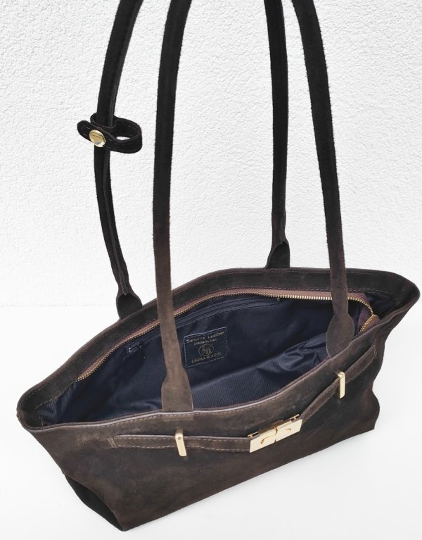 Modna torebka na długich uchwytach czekoladowa