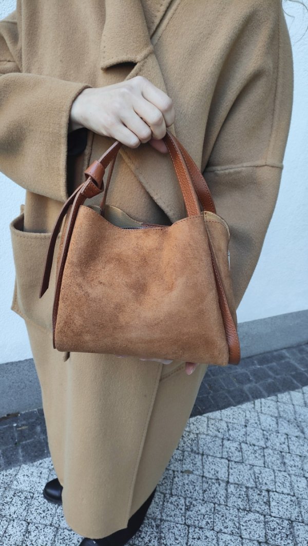 Zamszowy brązowy cynamonowy kuferek vera pelle