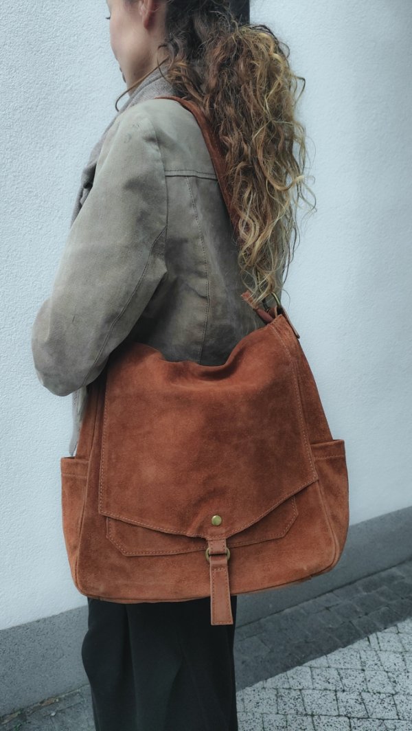 Zamszowa torebka worek listonoszka ruda cynamonowa