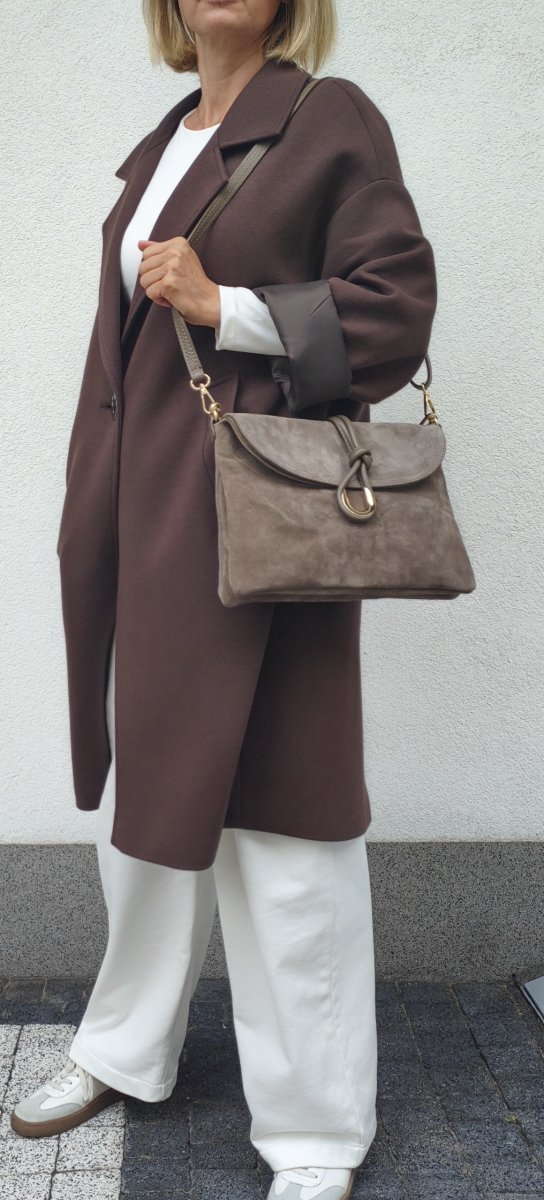 Zamszowa torebka listonoszka skóra beżowa taupe