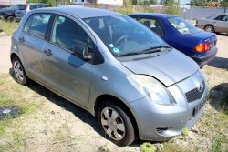 Zwrotnica przód prawa Toyota Yaris II XP90 2006 1.0VVTI 1KR-FE Hatchback 5-drzwi