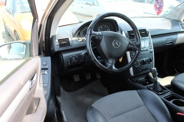 Zwrotnica przód lewa Mercedes A-Klasa W169 2005 2.0CDI 640941 Hatchback 3-drzwi