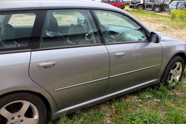 Drzwi przód prawe Subaru Legacy BP 2008 Kombi