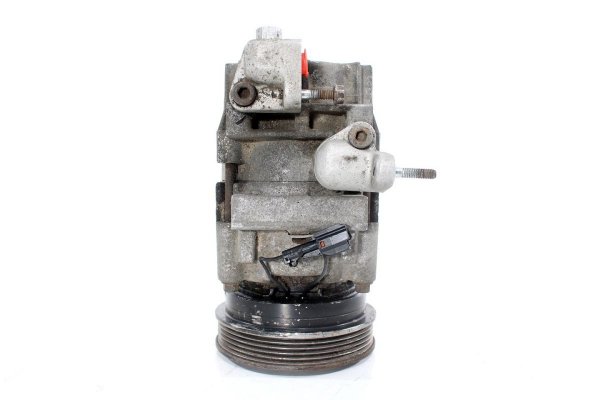 _Sprężarka klimatyzacji Hyundai Trajet FO 1999-2008 2.0i 16V
