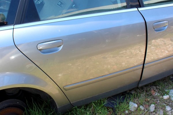 Drzwi tył prawe Audi A4 B6 2002 Kombi (kod lakieru: LY7Q)