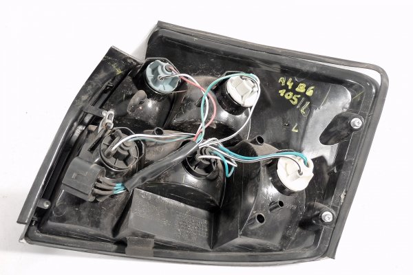 Lampa tył lewa prawa komplet Audi A4 B6 2001 Sedan