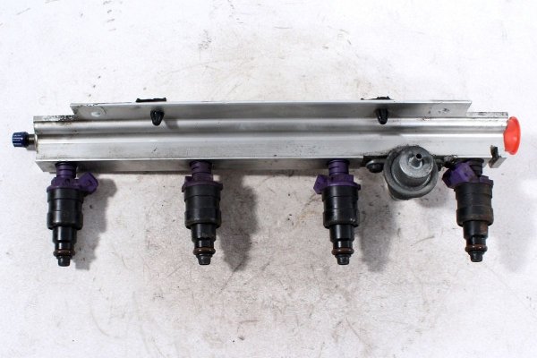 Listwa wtryskowa Volvo V40 S40 1995-2000 1.8 16V