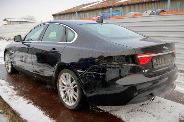 _Błotnik przód lewy Jaguar XF X260 2016 Sedan (kod lakieru: Ultimate Black)