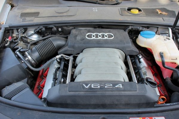 Pas tył Audi A6 C6 2005 Kombi 