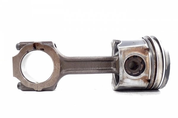 Tłok korbowód Opel Astra H 2004-2009 1.9CDTI Z19DT