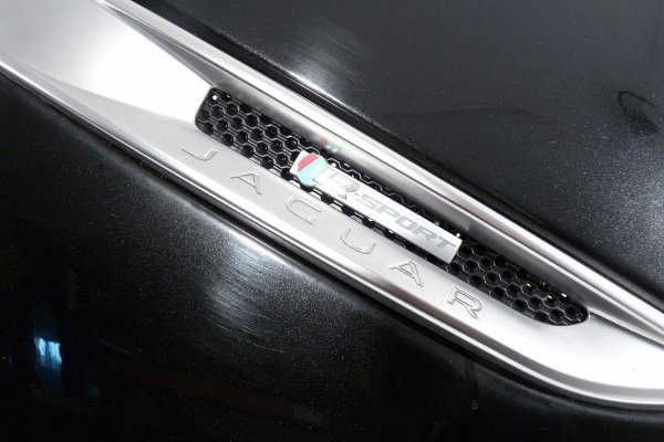 _Błotnik przód prawy Jaguar XF X260 2016 Sedan (kod lakieru: Ultimate Black)