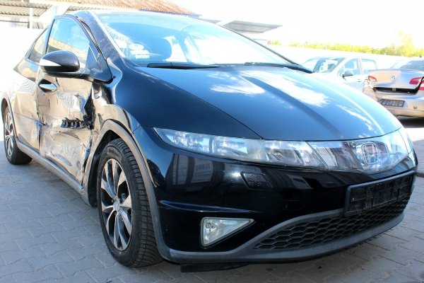 Konsola Honda Civic VIII FK 2006 1.8i-VTEC R18A2 Hatchback 5-drzwi