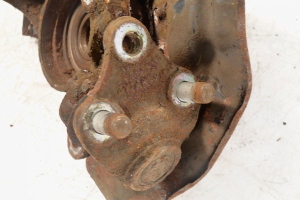 Zwrotnica przód prawa Toyota Avensis T22 2001 1.8VVTI