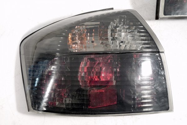 Lampa tył lewa prawa komplet Audi A4 B6 2001 Sedan