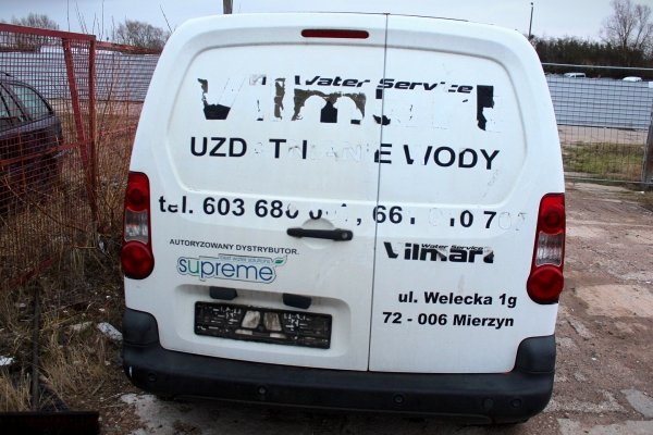 _Błotnik przód prawy Peugeot Partner II 2009 (kod lakieru: EWP)
