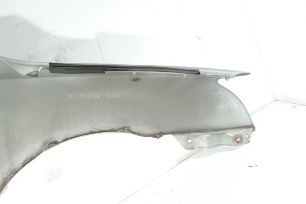 _Błotnik przód lewy Toyota Avensis T25 2003-2006(Kod lakieru: 1C0)