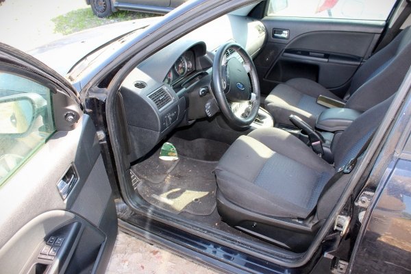 Ford Mondeo MK3 2003 2.5i V6 Sedan [B]