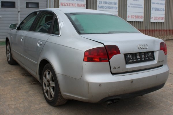 Zderzak tył PDC Audi A4 B7 2006 (kod lakieru LY7W)