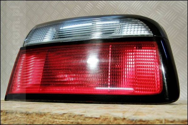 LAMPA TYLNA LEWA WEW MAZDA 626 98 GW KOMBI STANLEY