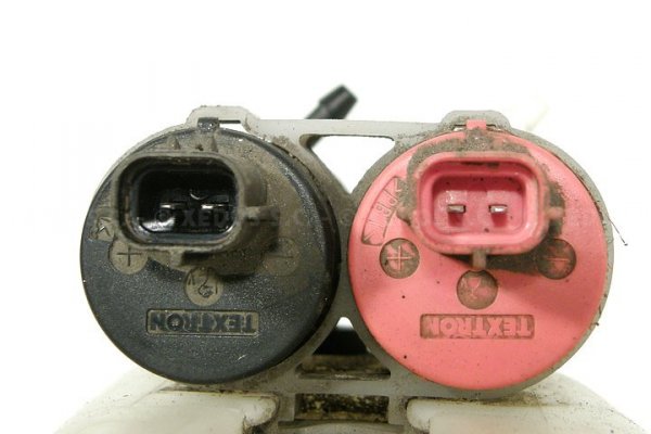 ZBIORNICZEK SPRYSKIWACZY TOYOTA COROLLA E11 00 LB