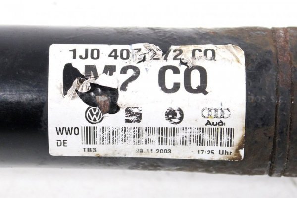 PÓŁOŚ PRAWA DŁUGA SKODA OCTAVIA 1U 2004 2.0 AZJ