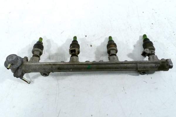LISTWA WTRYSKOWA MITSUBISHI GALANT E52A 95 1.8 16V