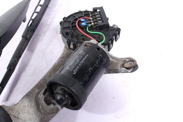MECHANIZM WYCIERACZKI PRZÓD MERCEDES E KLASA W210