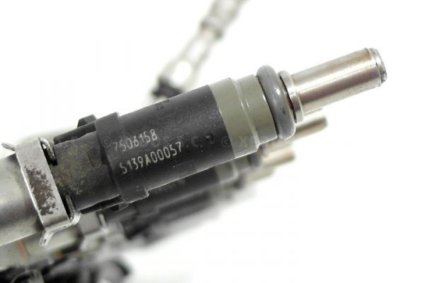 LISTWA WTRYSKOWA WTRYSK BMW 3 E90 2005 2.0 N46B20B