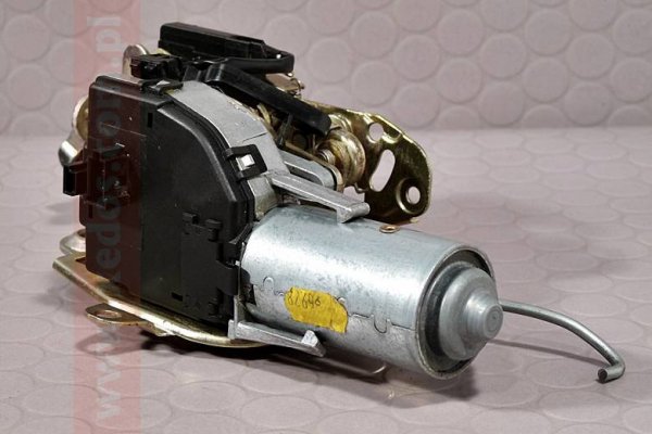 ZAMEK BAGAŻNIKA MERCEDES W210 99 LIFT KOMBI