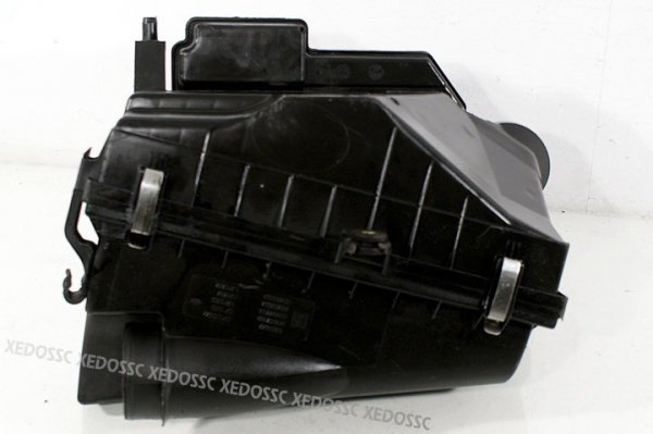 OBUDOWA FILTRA POWIETRZA MITSUBISHI CARISMA 98 96-