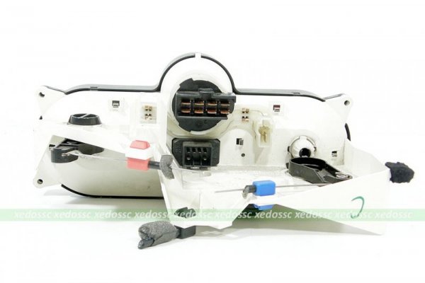 PANEL STEROWANIA NAWIEWU MITSUBISHI CARISMA 96 1.8