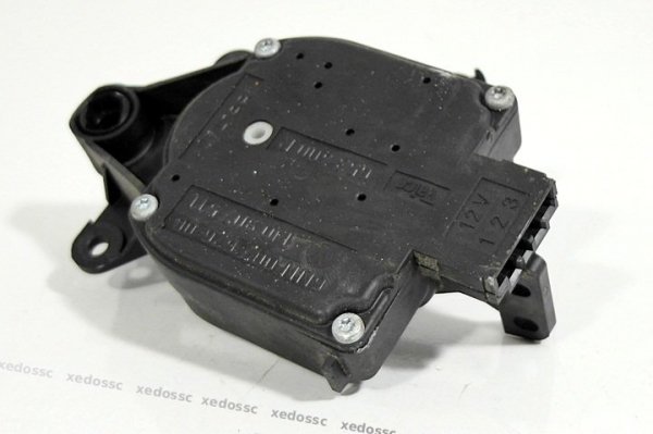 SILNICZEK REGULACJI NAWIEWU VW GOLF IV 98 1.9 SDI