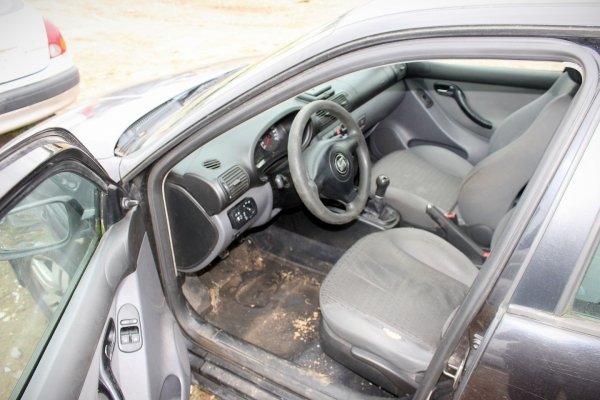 Zderzak przód Seat Toledo II 2003 Sedan (LC9Z)
