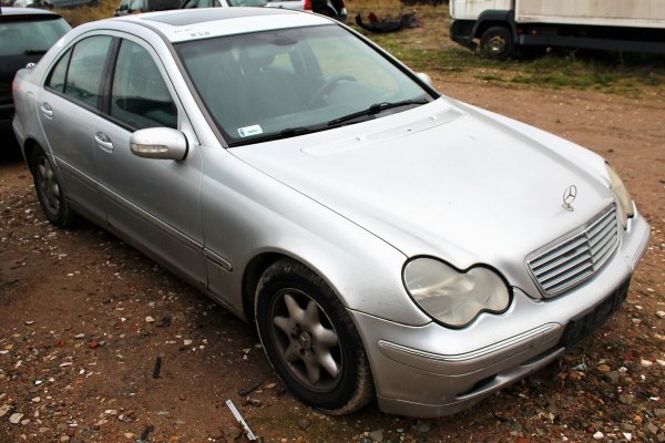 Szyba drzwi tył prawa trójkątna Mercedes C-klasa W203 2000-2006 Sedan 