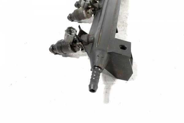 _Listwa wtryskowa VW Jetta V 1K 2006 1.6i BSE Sedan