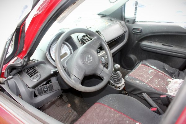 Półka bagażnika Suzuki Splash 2009 1.0i K10B Hatchback 5-drzwi