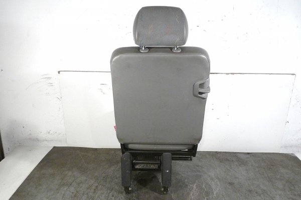 Fotel pasażera tył prawy koziołek rząd II VW Transporter T5 2004