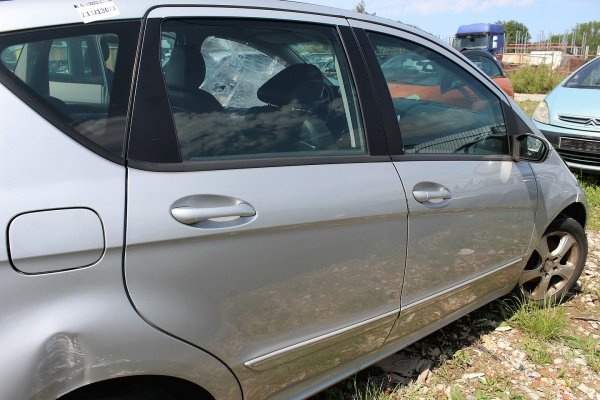 _Klamka drzwi przód prawa Mercedes A-Klasa W169 2007 Hatchback 5-drzwi (Kod lakieru: 761)