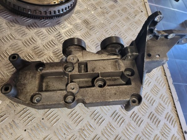 Łapa napinacz 8642196 Volvo S80  2.4 D5